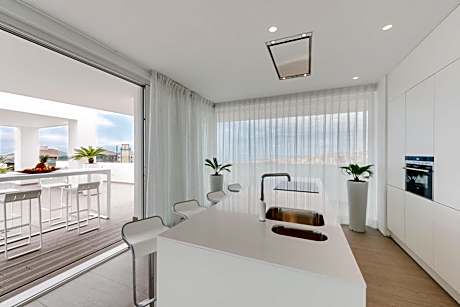 Infinity Euphoria 4 bedroom  penthouse with private pool, hot tub and sea view