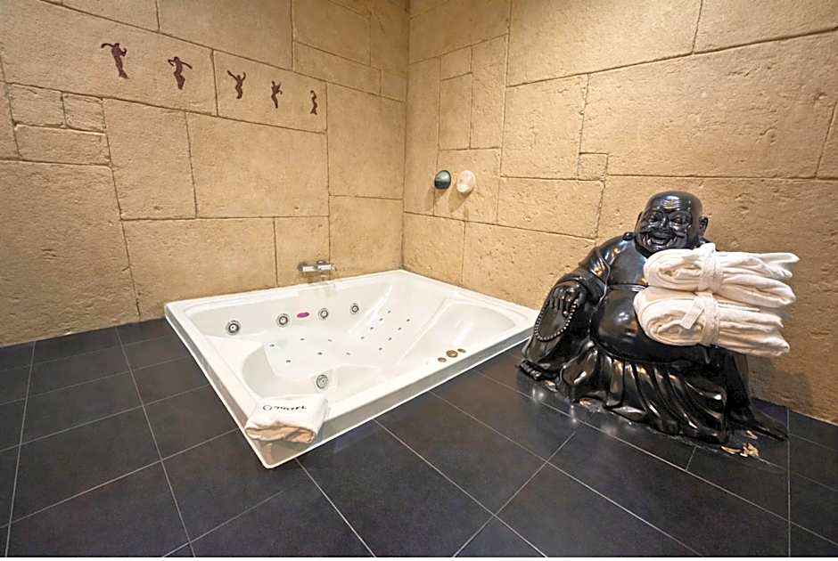 V Hotel