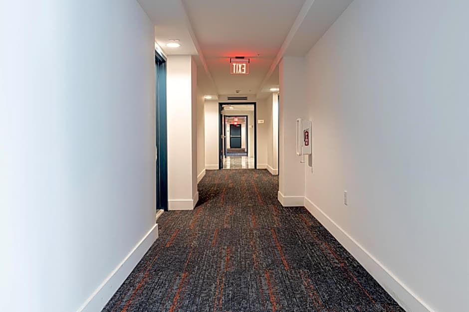 Lux 3BR City-View Retreat in Hollywood, 5th Floor