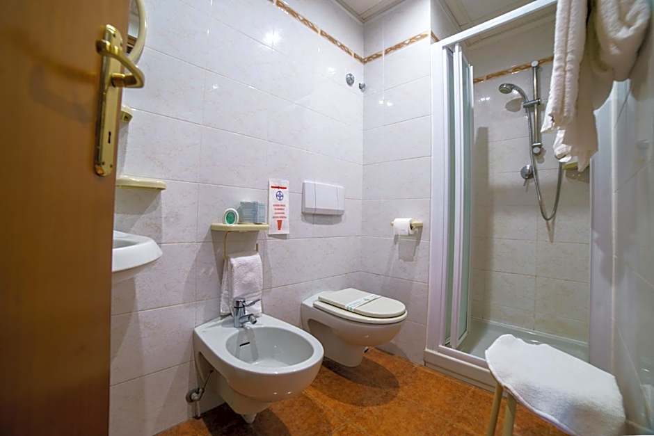 Hotel Lago Bin