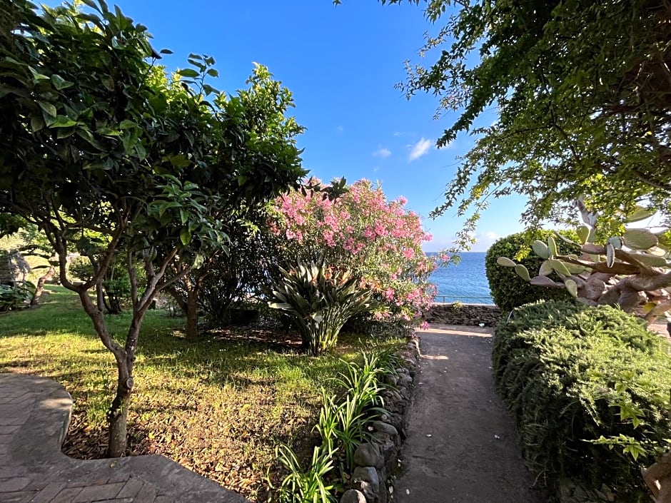 Nelinda Waterfront Accommodation