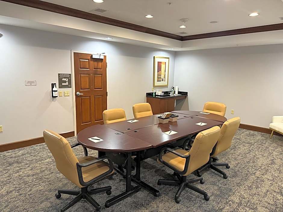 Staybridge Suites Milwaukee West-Oconomowoc By IHG