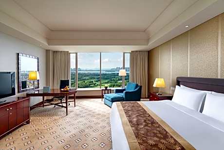 Deluxe Golf View King