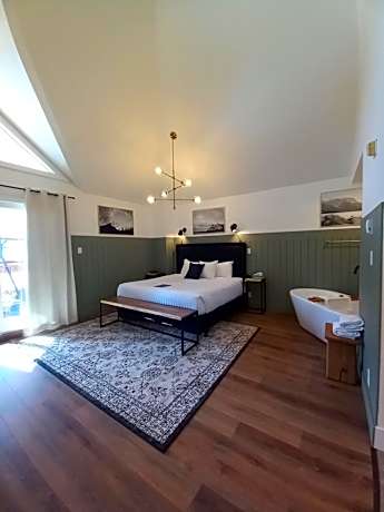 One-Bedroom King Suite