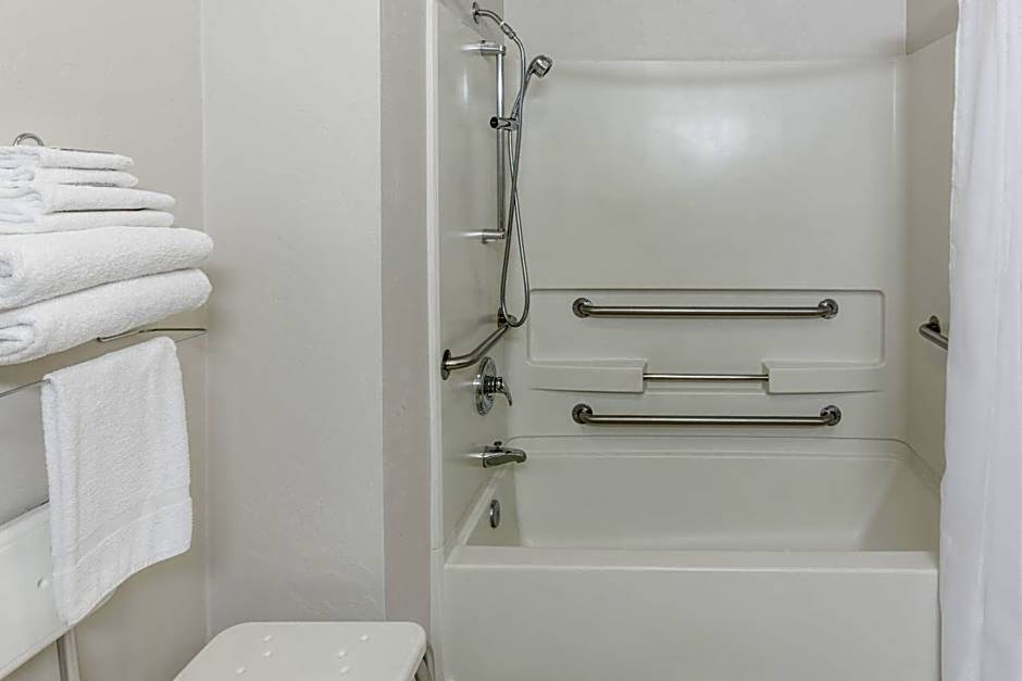 Super 8 by Wyndham Roseburg