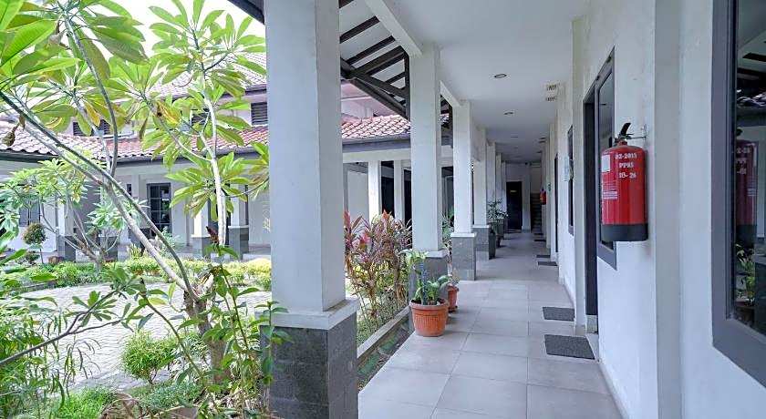 RedDoorz @ Avros Guest House Medan