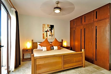 1 King Bed One-Bedroom Master Suite Non-Smoking