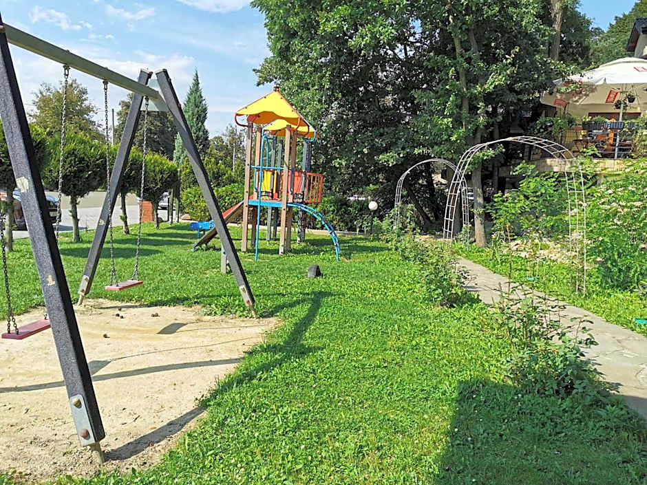 Noclegi i restauracja Zajazd Pod Skałą
