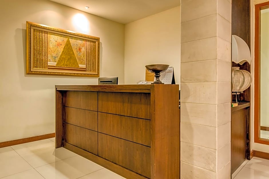 RedDoorz Plus near Dharmawangsa Square