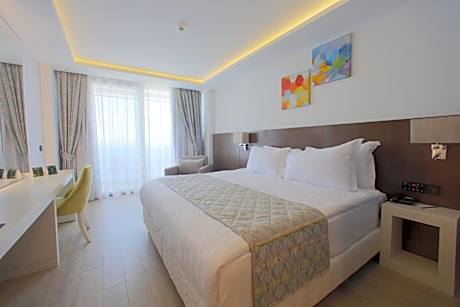 Deluxe Double or Twin Room with Sea View