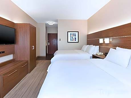 2 Queen Bed Hearing Access Non-Smoking