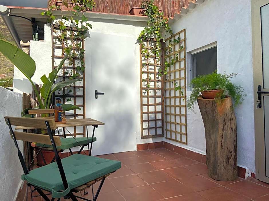 B&B and Apartments El Charco Azul