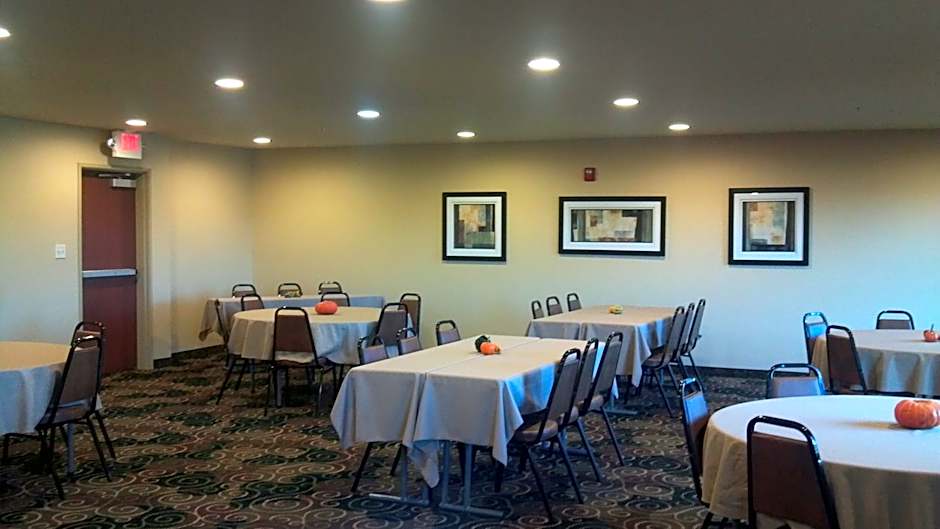 Cobblestone Hotel & Suites - Knoxville