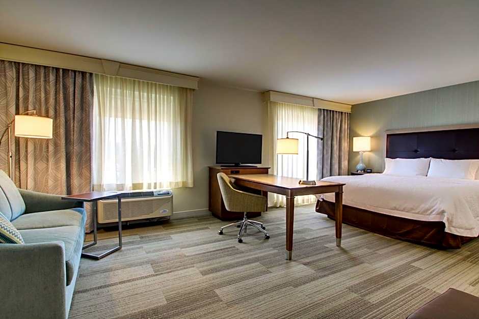Hampton Inn By Hilton & Suites Milwaukee West
