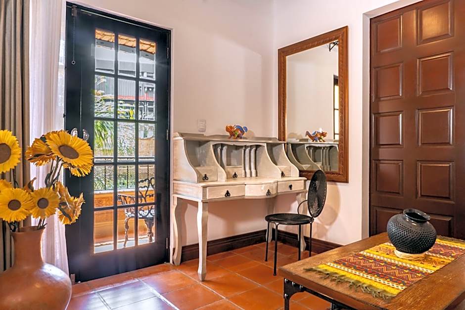 Casa de Adobe Gallery & Luxury Boutique