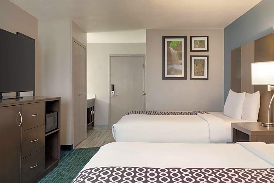 La Quinta Inn & Suites by Wyndham Peru Starved Rock St Park 