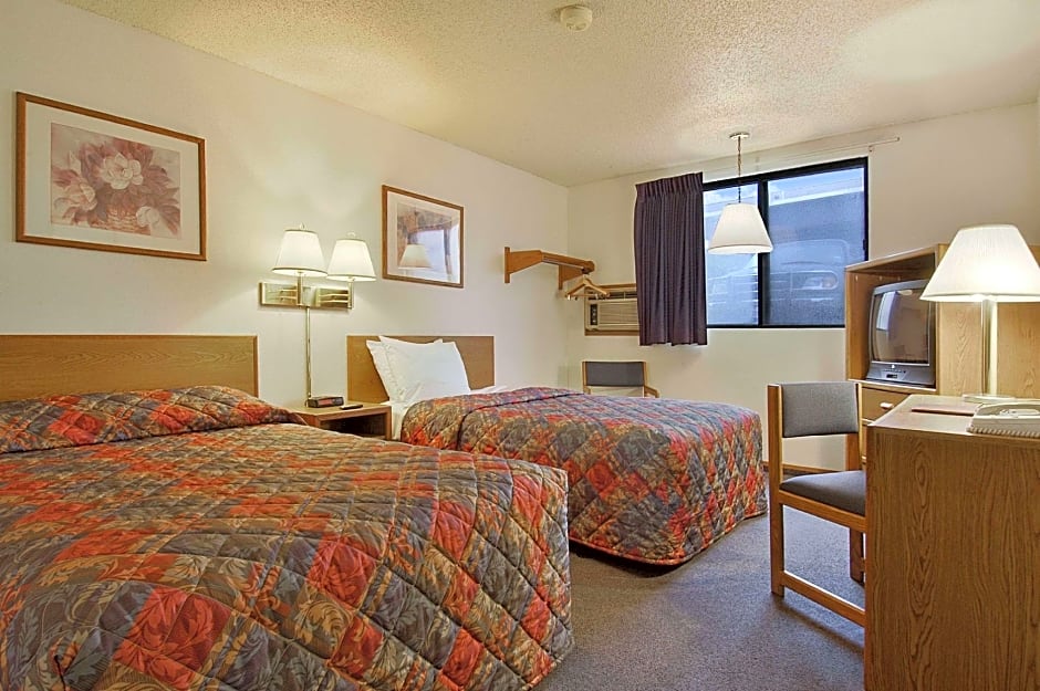 Super 8 by Wyndham W Dodge-Omaha
