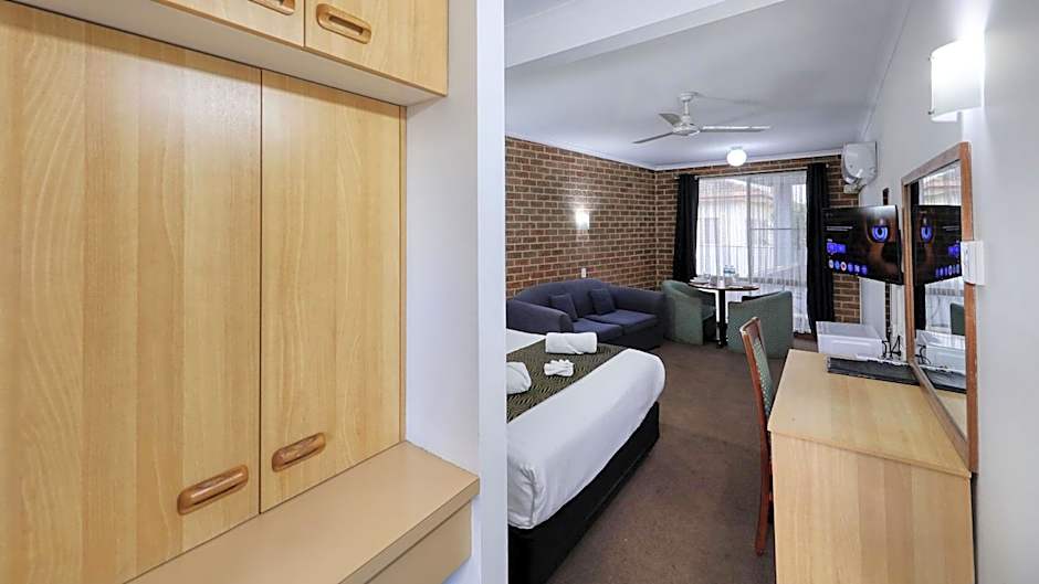 Moonraker Motor Inn
