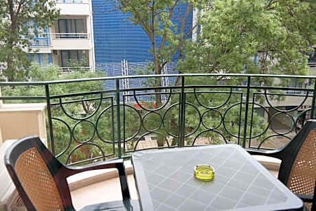 Twin Room (2 Adults + 2 Children)