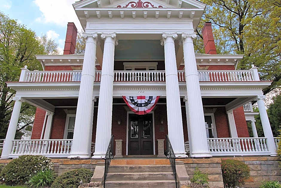 South Broadway Manor B&B - Near Fallingwater, Ohiopyle State Park, Hiking & Biking trails GAP