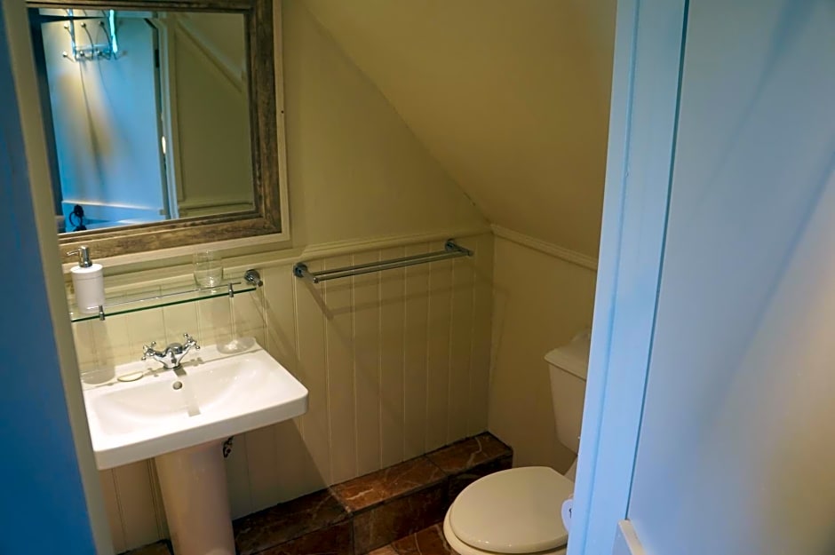 Cedar House Boutique B&B