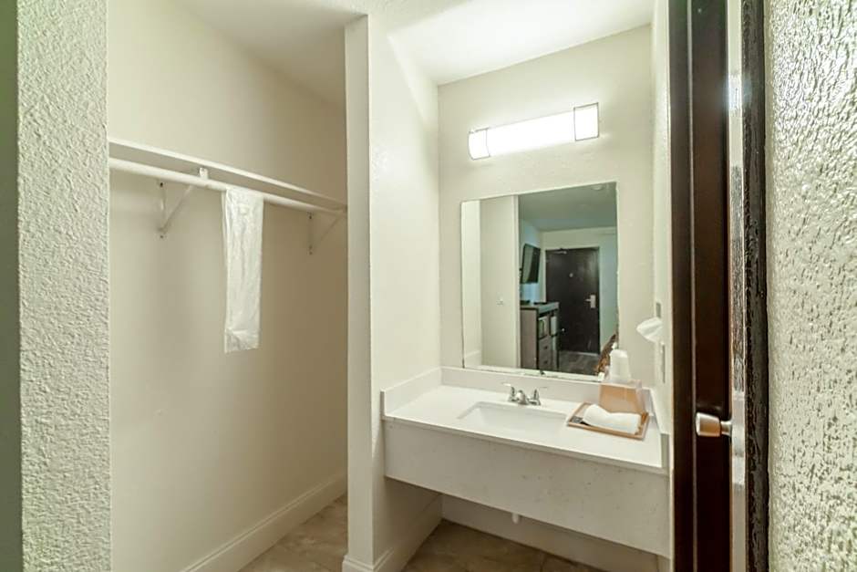 OYO Hotel Houston N Fm-1960 Champions TX