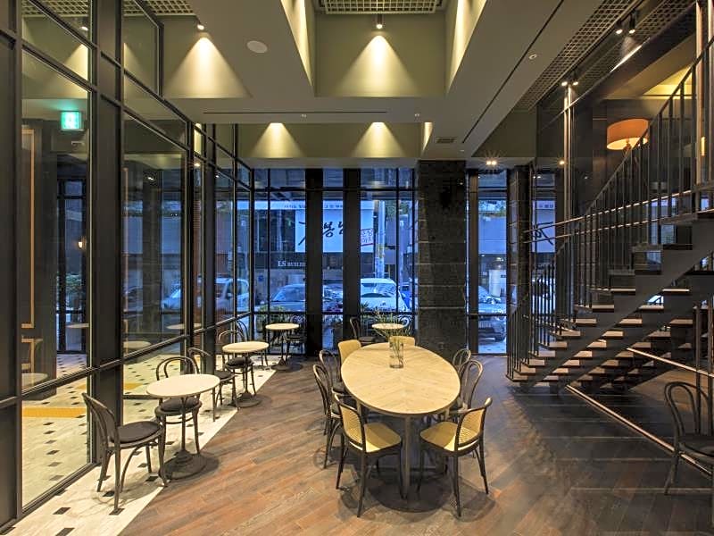Photo 1 of 32 of Hotel Gangnam Star
