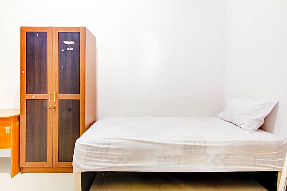 OYO Life 89990 Kost Waterfront 75 Sub