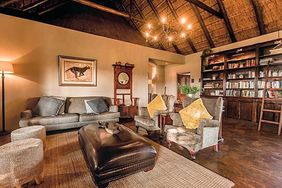 Hlosi Game Lodge