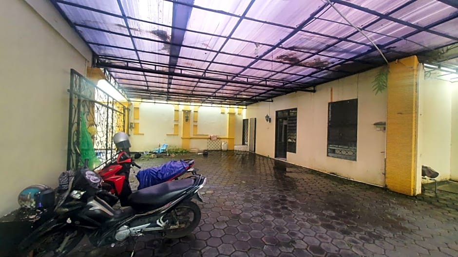 RedDoorz Syariah @ Demasto Homestay Jember