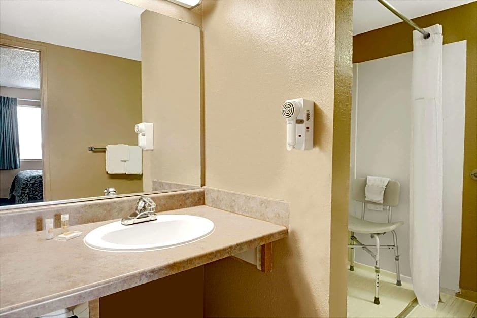 Days Inn by Wyndham El Paso Airport East