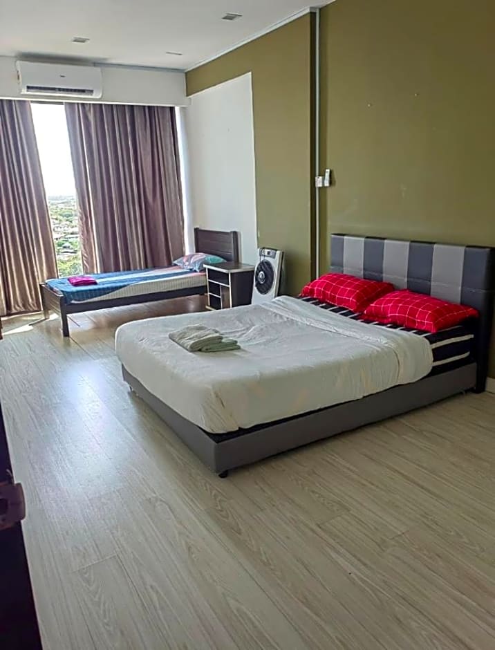 Sky Suite Top floor with Rooftop Pool & Gym
