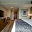 Monte Carlo Inn Oakville Suites