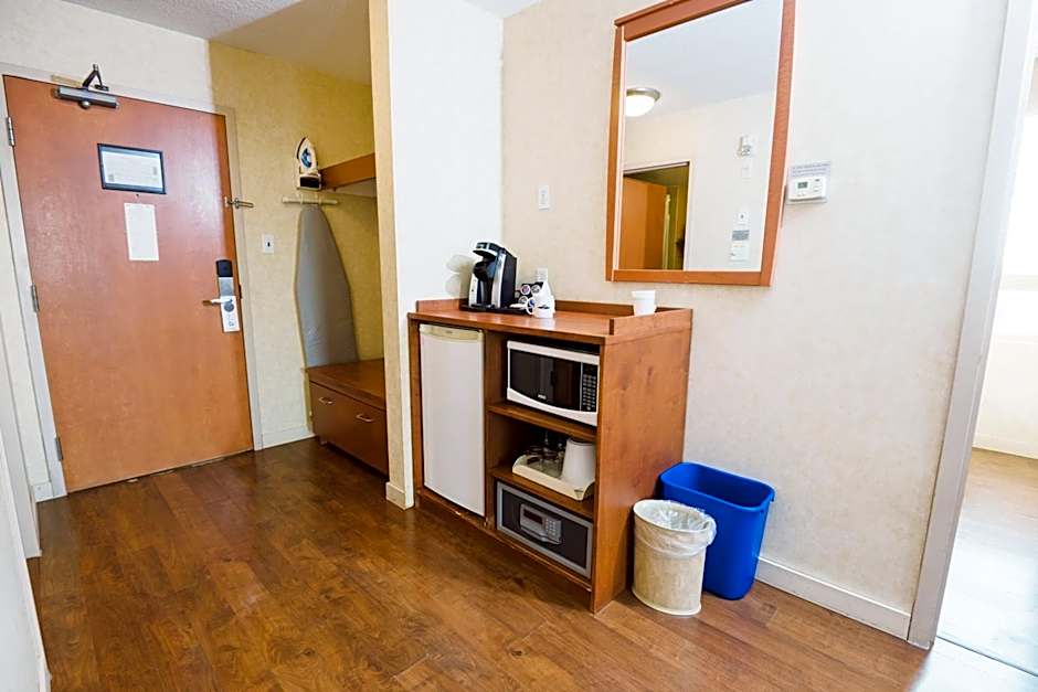 Rosslyn Inn & Suites