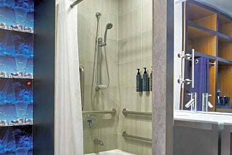 King Room with Adapted Tub - Mobility and Hearing Accessible