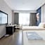 Atour X Hotel Zhuhai Gongbei Port High-speed Railway Station