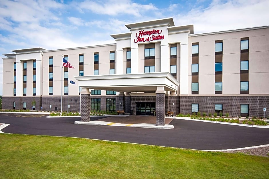 Hampton Inn By Hilton and Suites at Wisconsin Dells Lake Delton WI