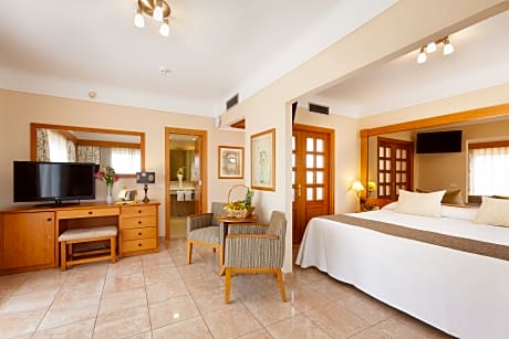 Junior Suite 2 Adults+1 Child