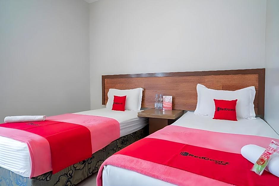 RedDoorz Syariah Near Tugu Dodol Kandangan