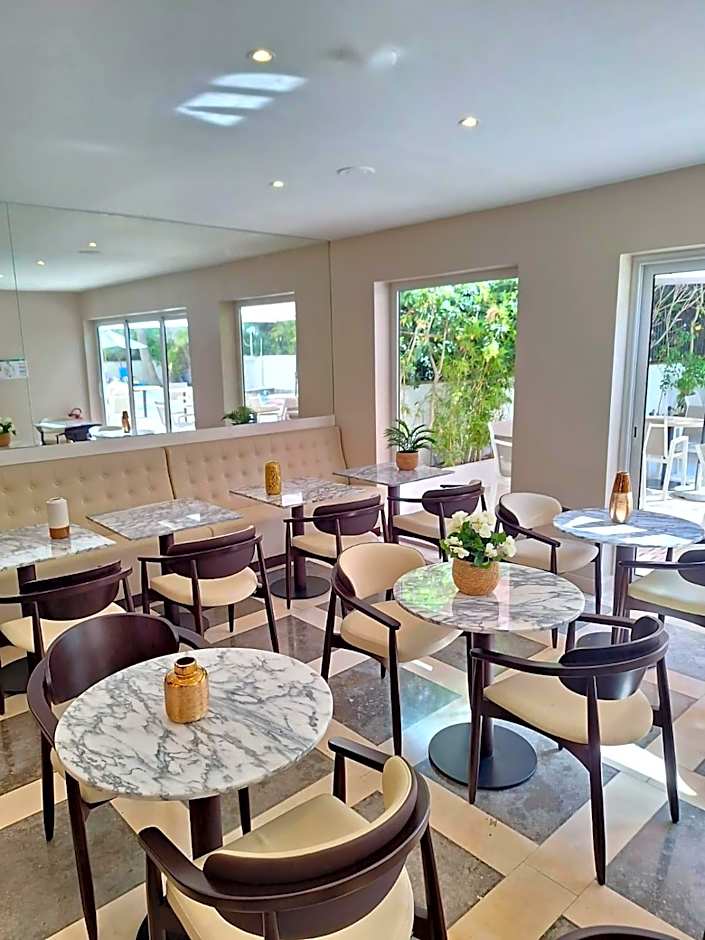 Le Cetai Cannes Beach Hotel