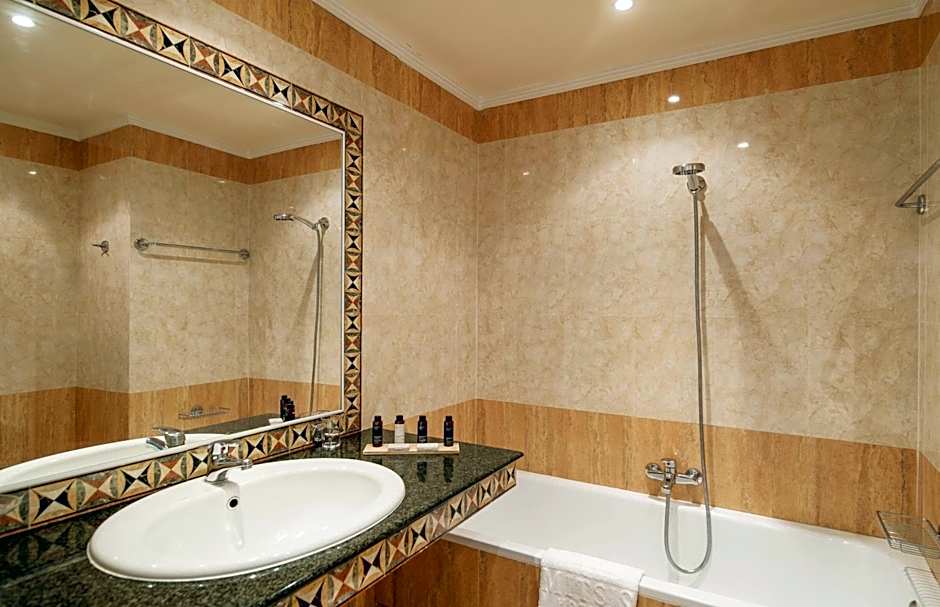 Mitsis Petit Palais Beach Hotel