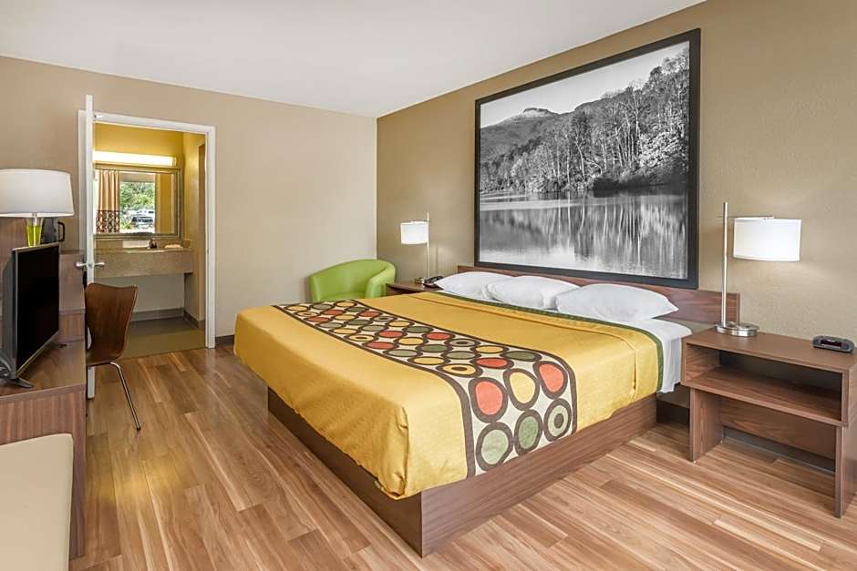 Super 8 By Wyndham Asheville Airport