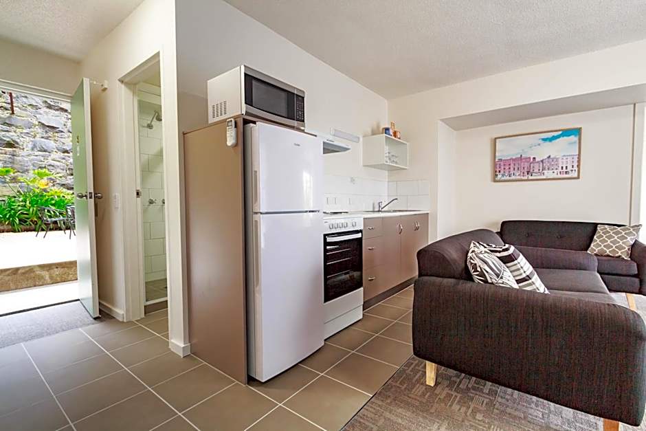 Adina Place Motel Apartments