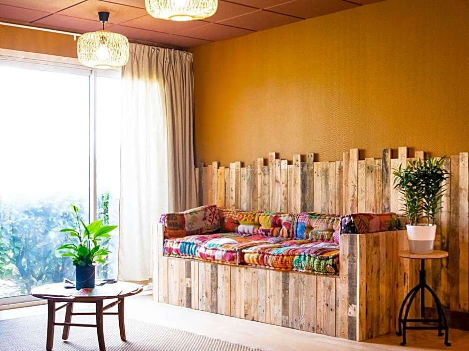 greet Hotel Castres Saix
