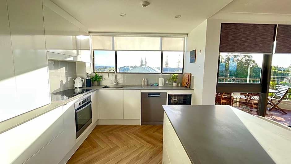 Broadwater Shores Waterfront Apartments