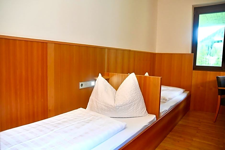 Bed & Breakfast Hostel Nives