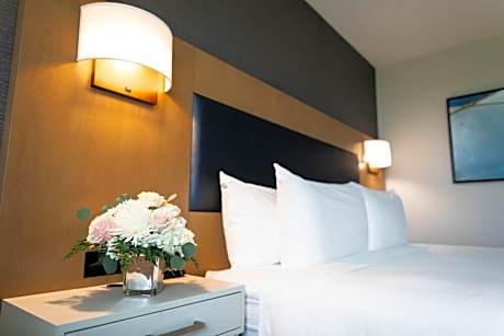 King Room with Roll-In Shower - Disability Access