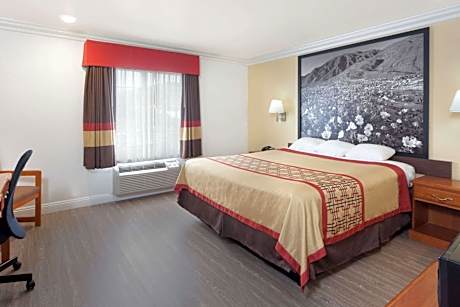 King Room - Mobility Access/Non-Smoking