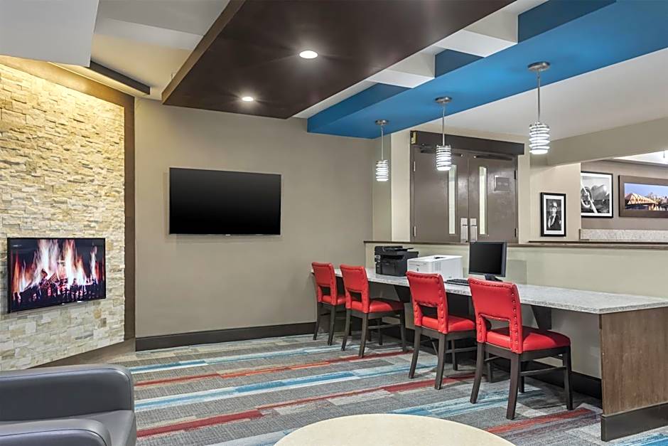Best Western Plus Port O'Call Hotel