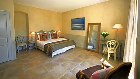 Suite with Mountain View